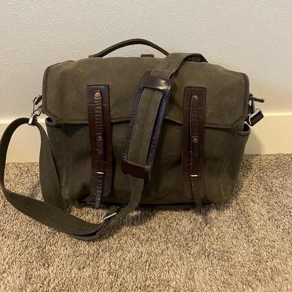 Saddleback Leather Mountainback Collection - *Original* Messenger Bag - Picture 2 of 16
